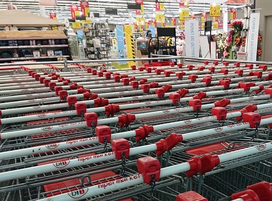 A jak w handlu chcą zarabiac, to niech pracują na okrągło