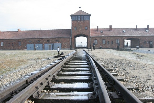 73 lata temu Niemcy rozpoczęli deportacje warszawiaków do Auschwitz