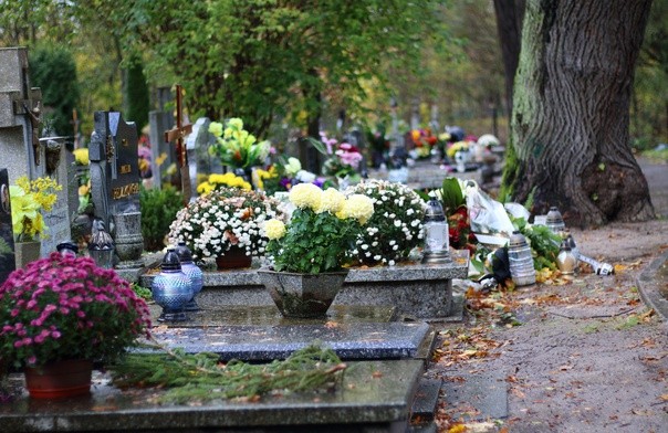 W najbliższą sobotę, niedzielę 1 listopada, i poniedziałek zamknięte będą cmentarze 
