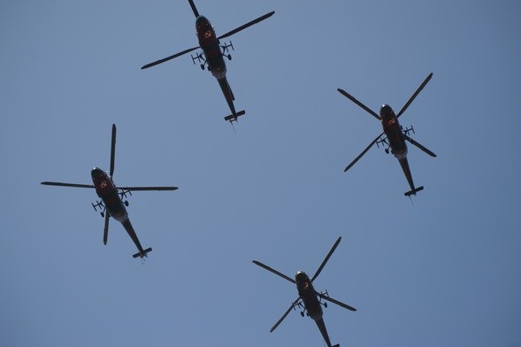 MON: 14 wojskowych śmigłowców i dwa samoloty skierowane do pomocy przy relokacji chorych na COVID-19