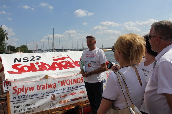 Tratwa "Wolność" na wodach Wisły