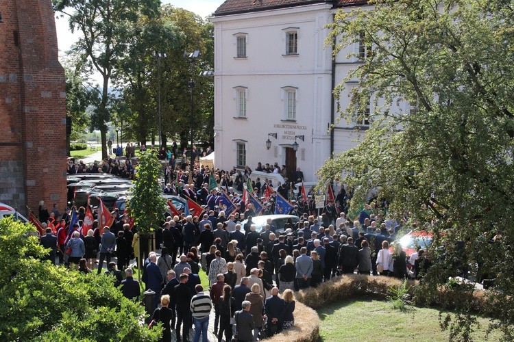 Płock. Pogrzeb Mariusza Bieńka - starosty płockiego. Cz. 1