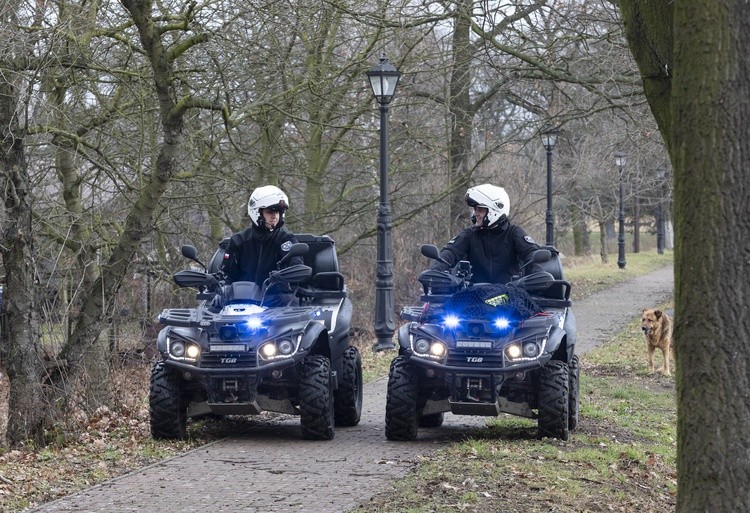 Policjanci na quadach