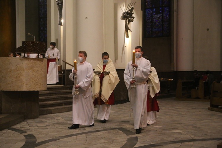 Katowice. Liturgia Wielkiego Piątku w katedrze