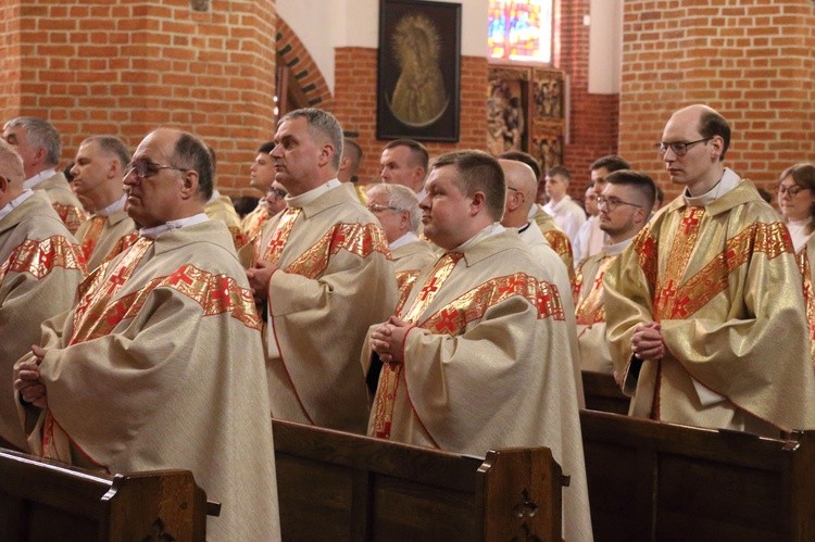 Msza Krzyżma w katedrze elbląskiej cz. 1 