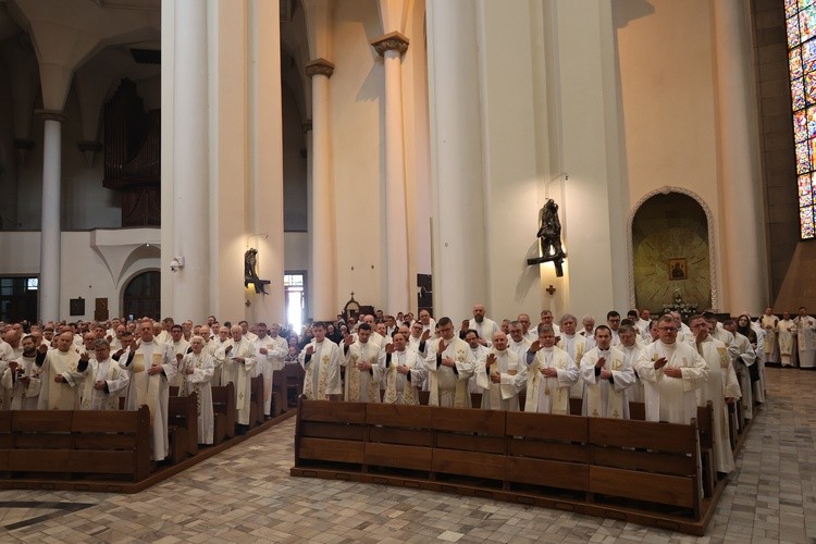 Msza Krzyżma w katedrze Chrystusa Króla cz.2