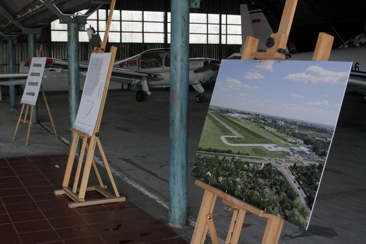 Płock. Plany rozbudowy lotniska