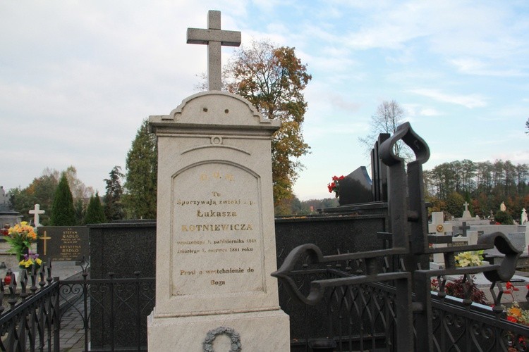 Cmentarz w Dąbrowie