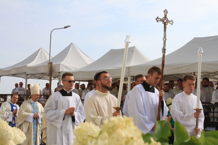 Pielgrzymka na Jasną Górę. Msza św. na szczycie