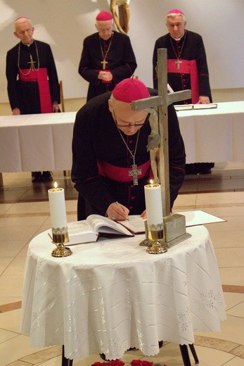 Urzędowe objęcie posługi w archidiecezji warmińskiej przez abp Józefa Górzyńskiego 