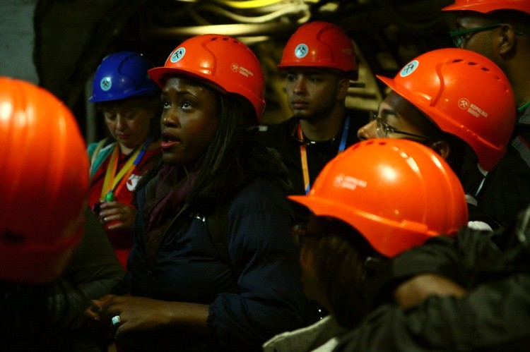 Młodzież z Dominikany w kopalni GUIDO