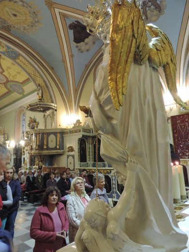 Figura św. Michała Archanioła w Oborach