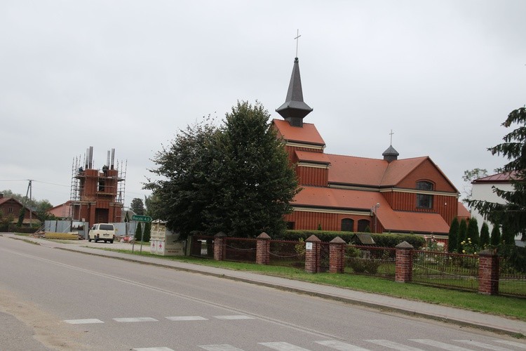 Zielona Ciechanowska. Remonty i budowa w parafii św. Mateusza