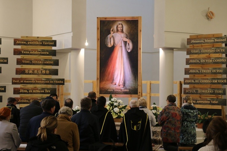 Płock. Koronka do Miłosierdzia Bożego w sanktuarium