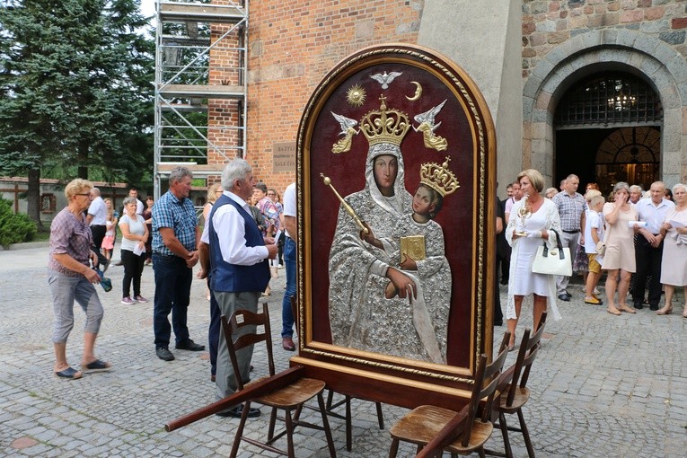 Czerwińsk n. Wisłą. Procesja w wigilię uroczystości Wniebowzięcia NMP