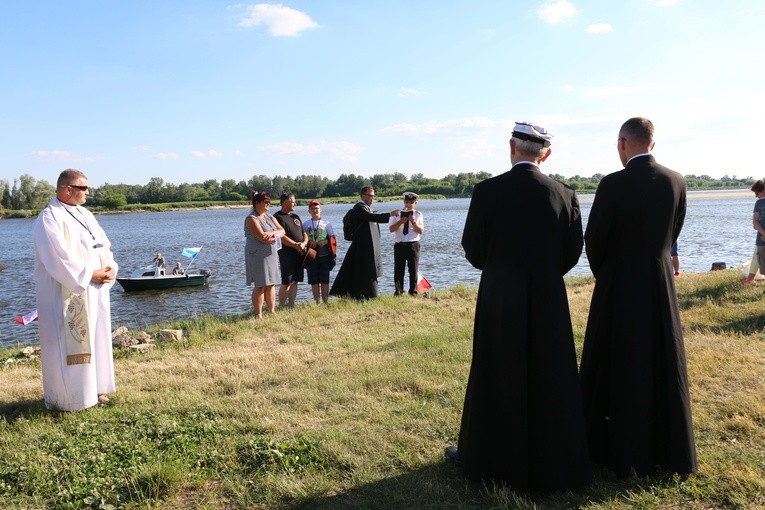 Czerwińsk n. Wisłą. Różaniec z bp. Piotrem Liberą