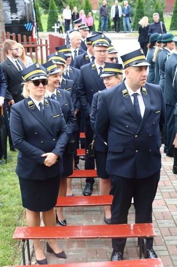 Poczty sztandarowe na obchodach w Szymankowie