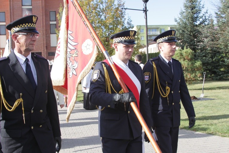 Pomnik bł. ks. J. Popiełuszki w Mławie