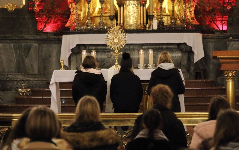 Jasna Góra - czuwanie maturzystów