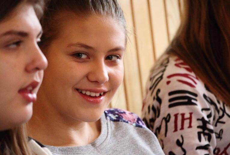 „Jezus maluje twój portret farbami miłosierdzia"