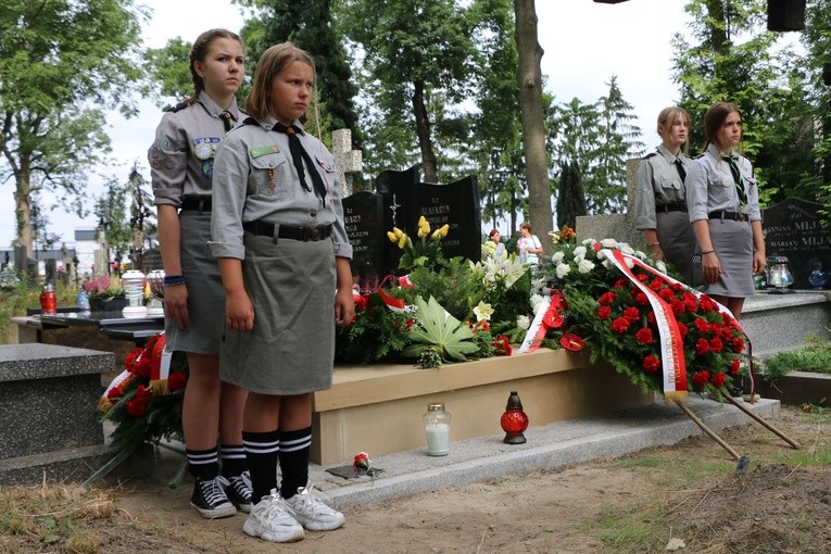 Wyszogród. Poświęcenie odnowionego nagrobka ułana Jana Mąkowskiego