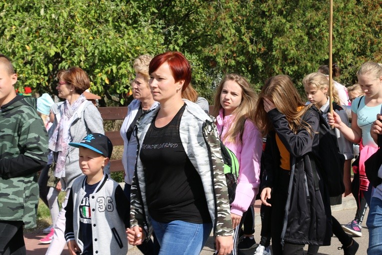 Rostkowo. Pielgrzymka dzieci (część I)