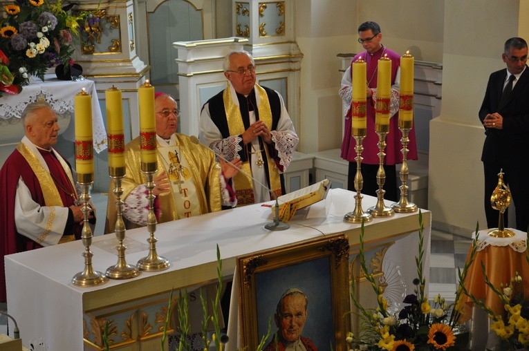 Papieskie dziękczynienie w Karniewie