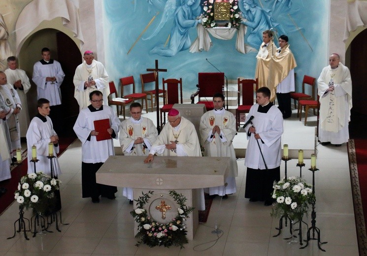 Poświęcenie kościoła Matki Bożej Fatimskiej i św. Jana Pawła II 