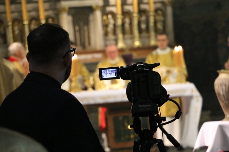 Płock. Msza Krzyżma w bazylice katedralnej