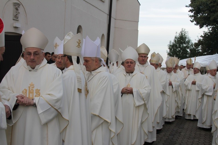 Episkopat w Płocku. Msza w kolegiacie