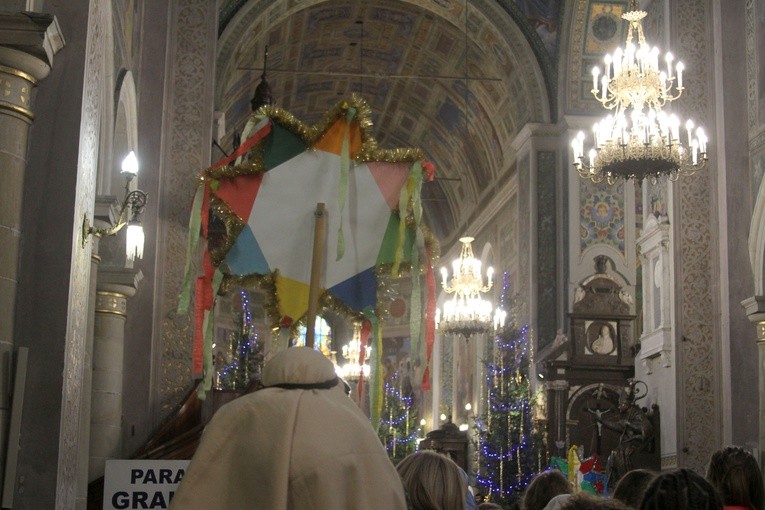 Mali kolędnicy w Płocku