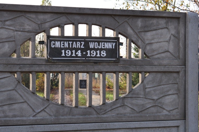 Cmentarz wojenny w Opinogórze Dolnej