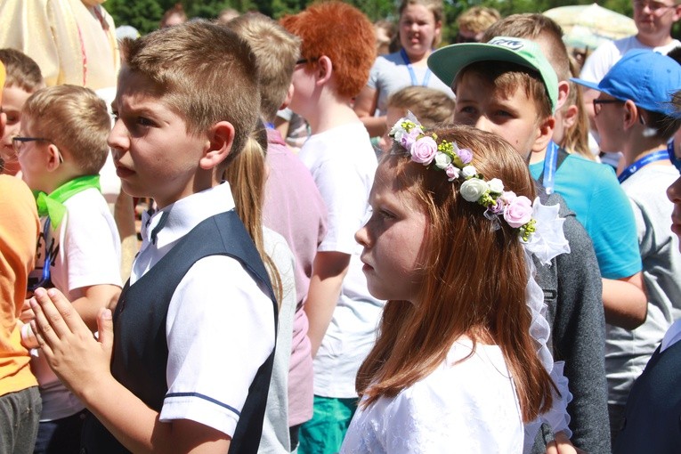 Ministranci i dzieci komunijne w Czerwińsku