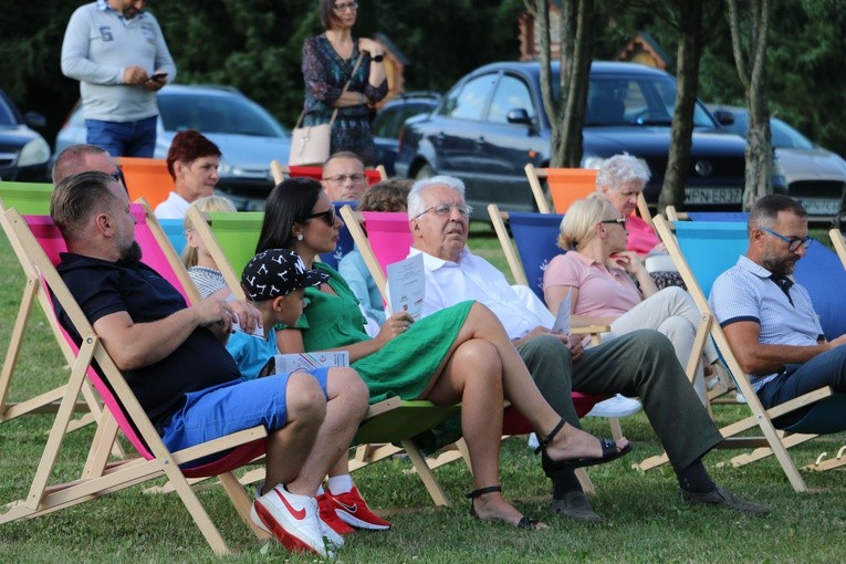 Czerwińsk n. Wisłą. Koncert plenerowy w przyklasztornych ogrodach