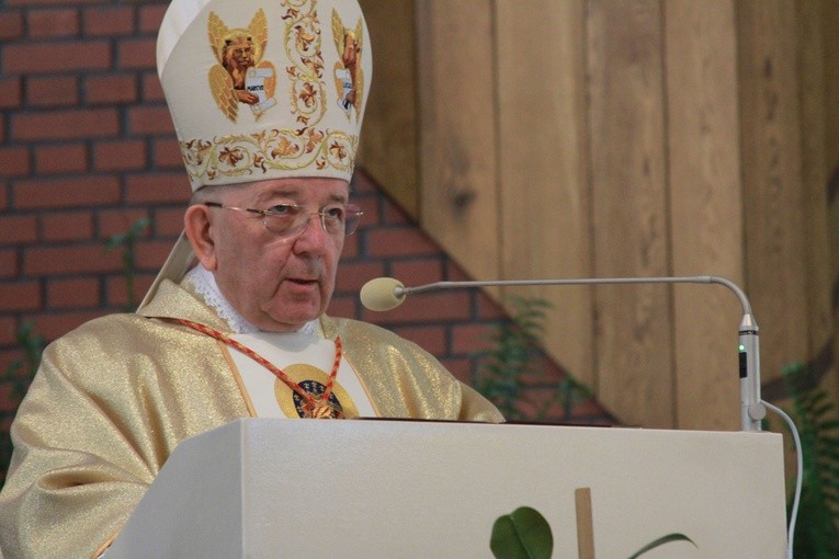 Pomnik bł. ks. J. Popiełuszki w Mławie