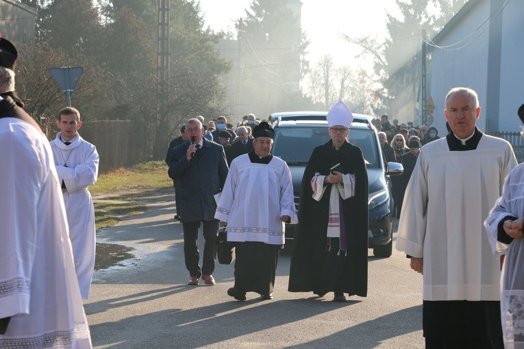 Pomiechowo. Pogrzeb ks. kan. Franciszka Kacprzyckiego