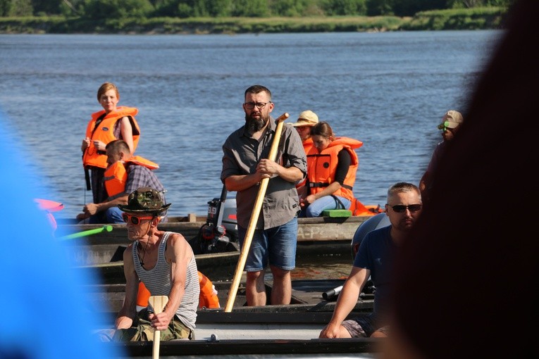 Czerwińsk n. Wisłą. Różaniec z bp. Piotrem Liberą