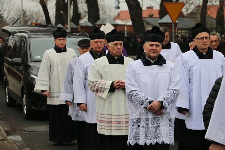 Płock - Radziwie. Pogrzeb ks. kan. Zygmunta Karpa