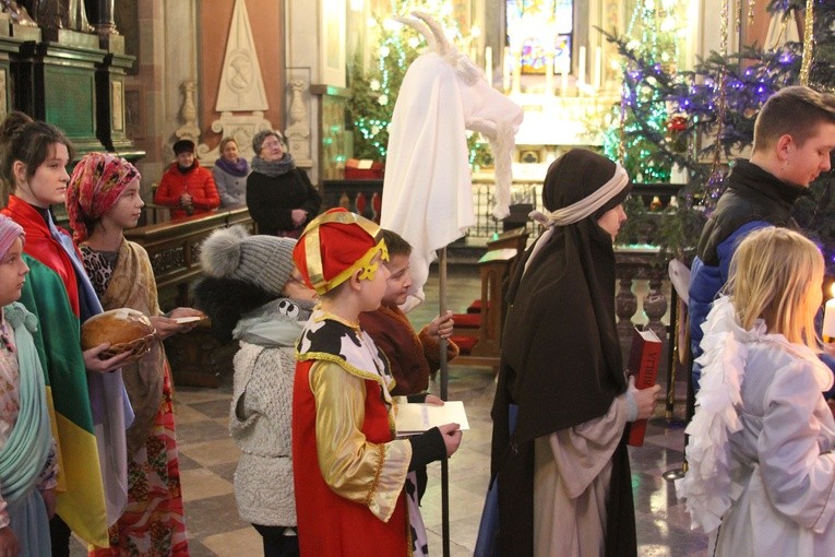 Mali kolędnicy w Płocku