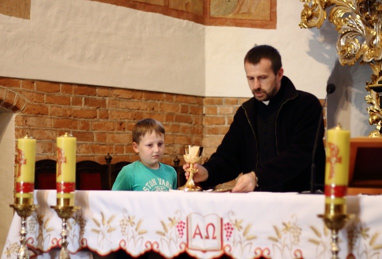 Założyli białą komżę