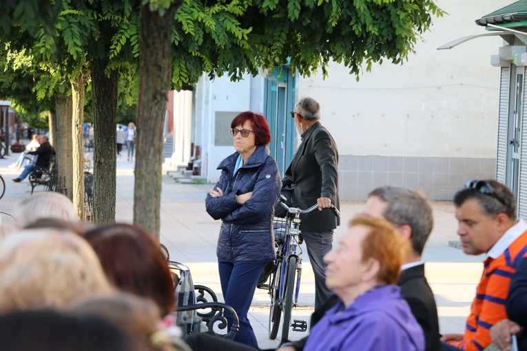 Ciechanów. Wystawa fotografii z pożegnania Prymasa Tysiąclecia