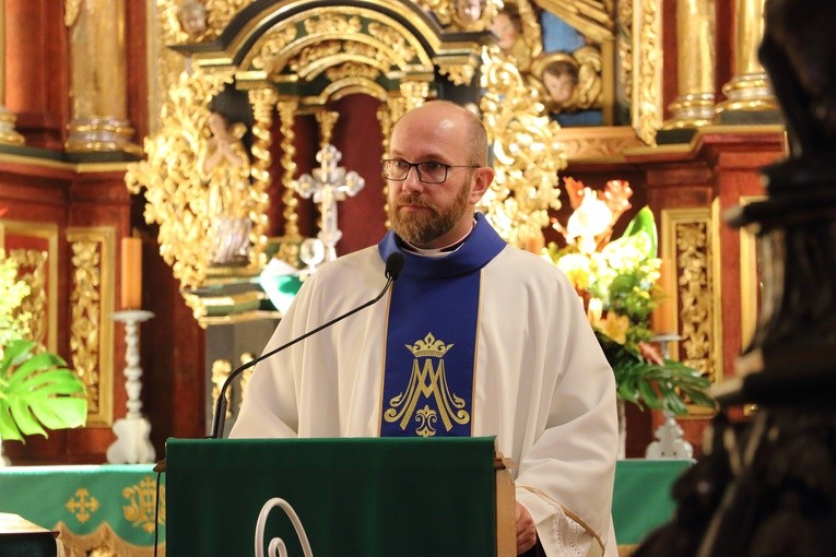Dzierzgoń - poświęcenie koron Matki Bożej
