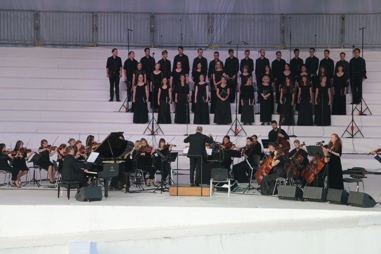 Młodzi na Drodze Krzyżowej