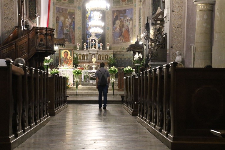 Płock. Modlitwa w intencji ojczyzny w katedrze