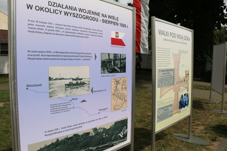 Wyszogród. Poświęcenie odnowionego nagrobka ułana Jana Mąkowskiego
