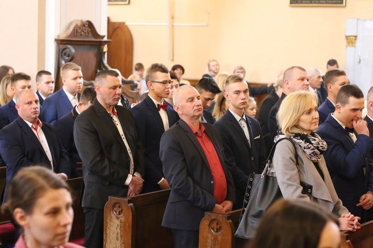 Bierzmowanie w makowskiej farze