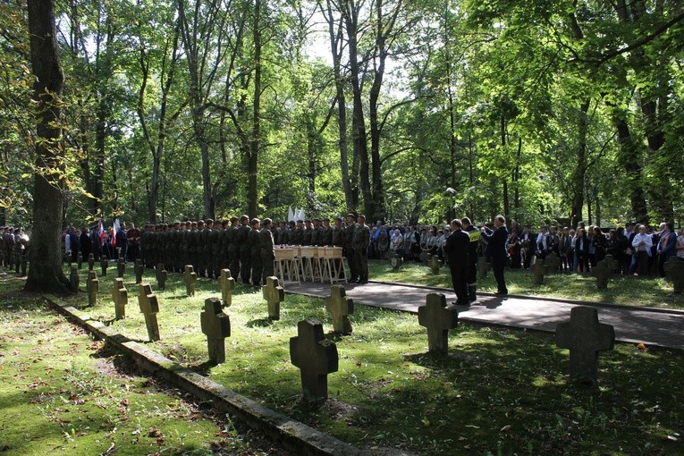 Pochówek obrońców Modlina z 1939 roku