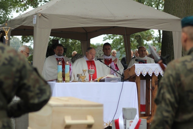 Pochówek w Dobrzykowie