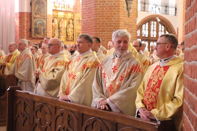 Msza Krzyżma w katedrze elbląskiej cz. 1 