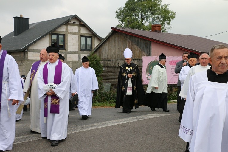 Stara Wrona. Uroczystości pogrzebowe ks. kan. Wawrzyńca Ulanowskiego